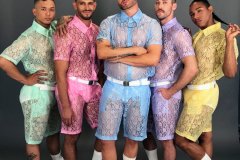 modelli-con-il-curioso-abbigliamento