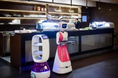 sondrio-ecco-il-primo-robot-cameriere