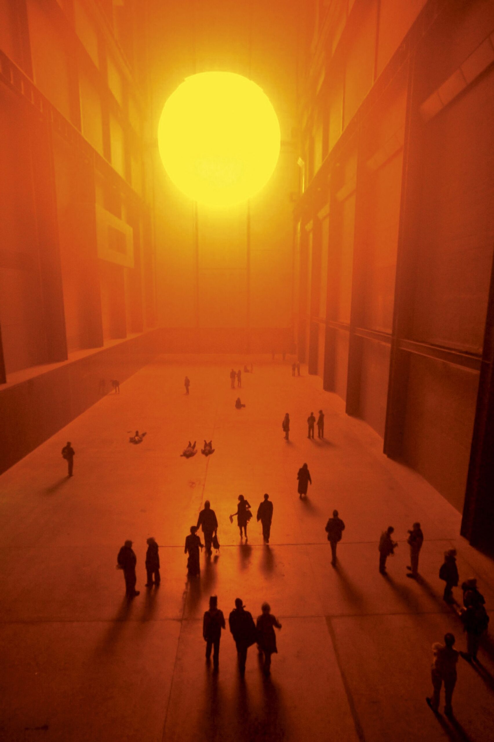 Arte stravagante: opere surreali - 8 The Weather Project" di Olafur Eliasson